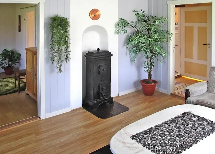 7 Person In Bostad-by Traum